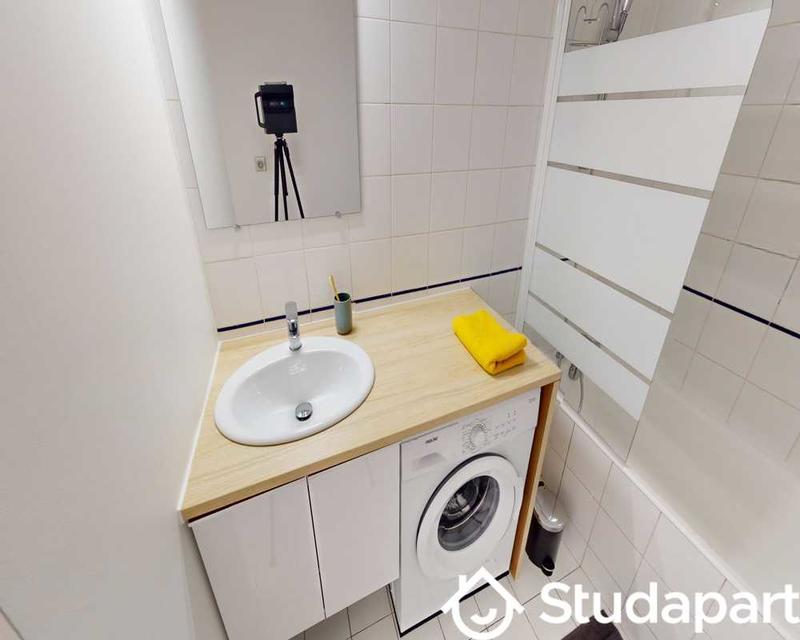 Chambre - 80 m² - 1 pièce