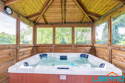 Maison - 257 m² - 8 pièces