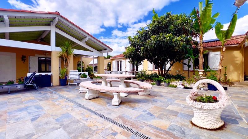 Maison - 300 m² - 9 pièces