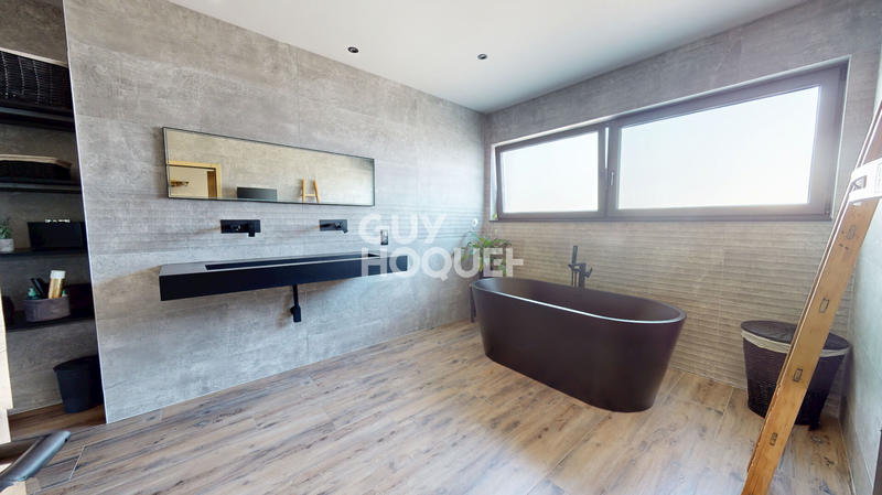 Maison - 240 m² - 7 pièces