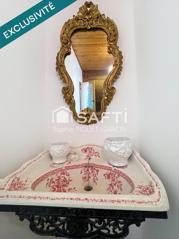 Maison - 221 m² - 8 pièces