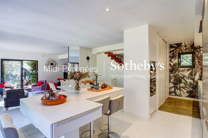 Maison - 210 m² - 8 pièces