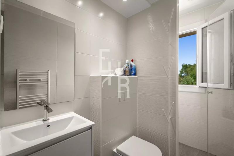 Villa - 255 m² - 8 pièces