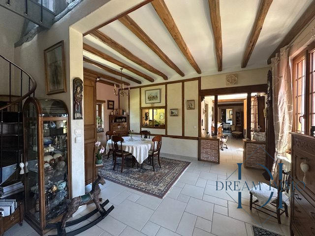 Maison ancienne - 240 m² - 10 pièces