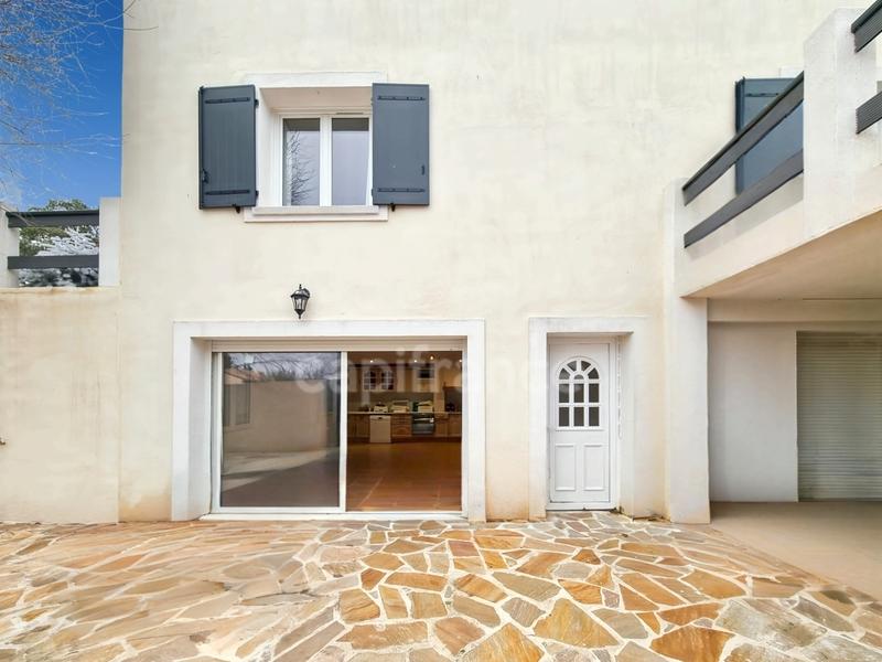 Maison - 272 m² - 10 pièces