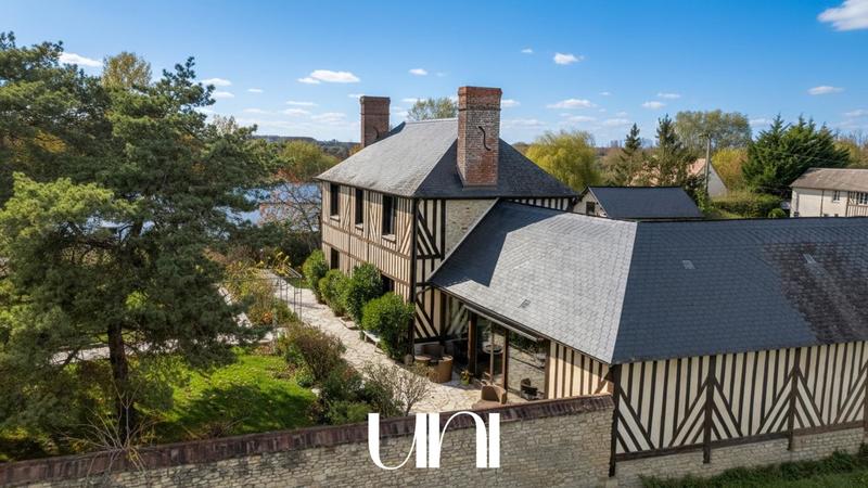 Maison - 220 m² - 8 pièces