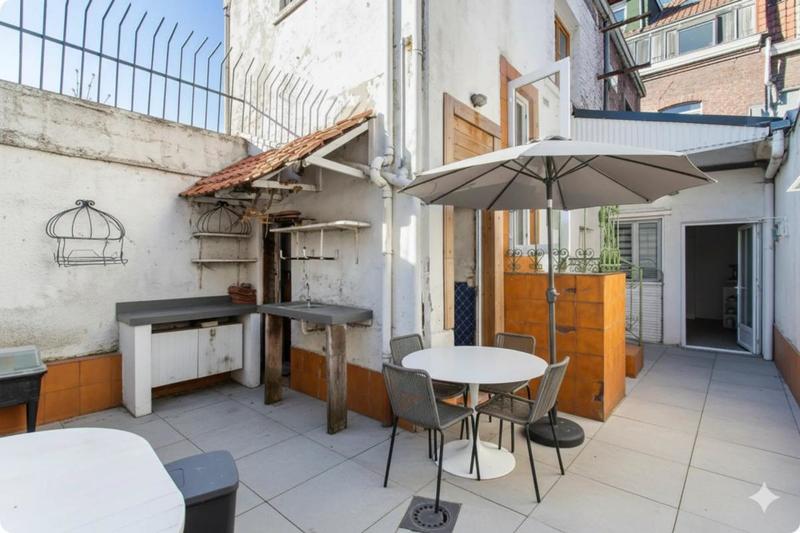 Maison - 227 m² - 9 pièces