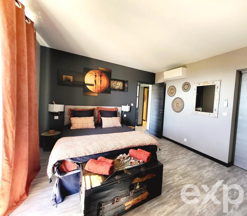 Villa - 224 m² - 8 pièces