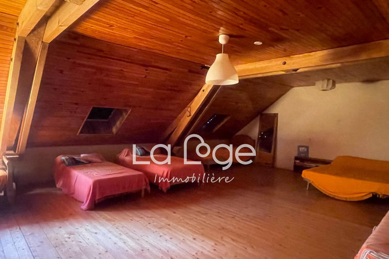 Maison - 216 m² - 8 pièces