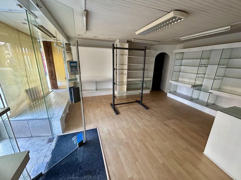 Local commercial - 130 m² - 4 pièces