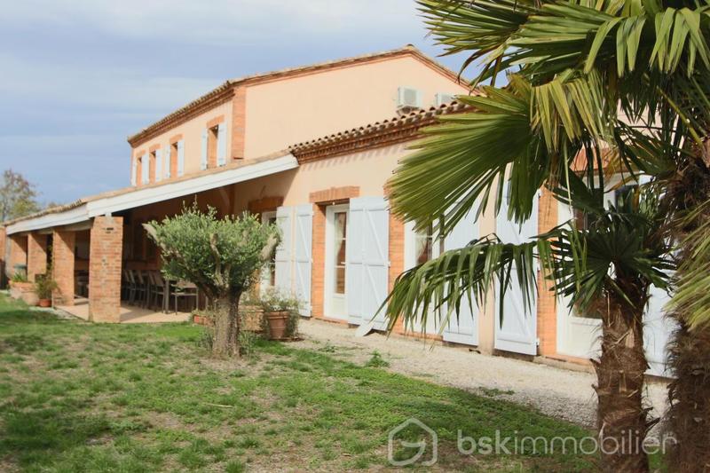 Maison - 335 m² - 11 pièces