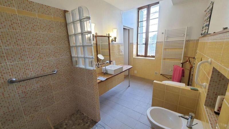 Maison - 300 m² - 10 pièces