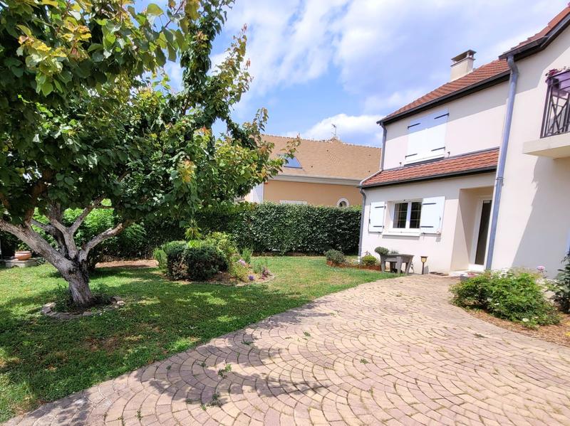 Maison - 250 m² - 8 pièces