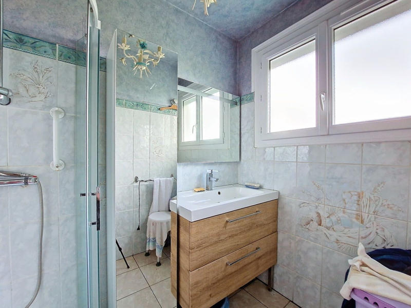 Maison - 1 131 m² - 6 pièces