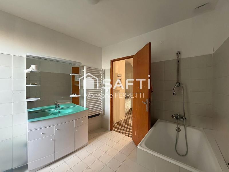 Maison - 250 m² - 7 pièces