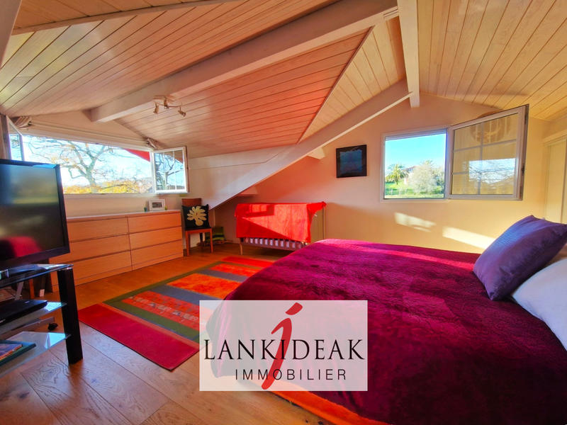 Maison - 204 m² - 6 pièces