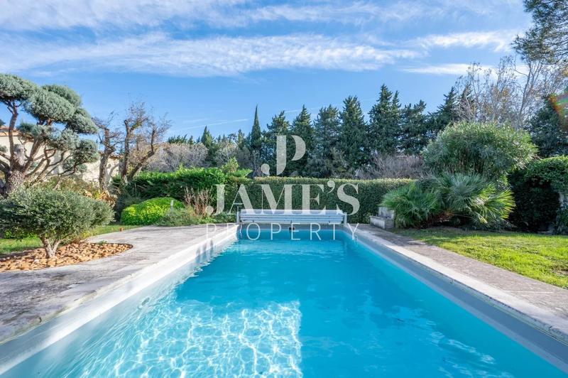 Maison - 210 m² - 8 pièces