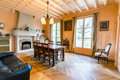 Maison - 300 m² - 10 pièces