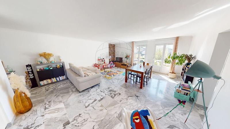 Appartement - 93 m² - 4 pièces