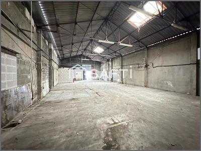 Local commercial - 907 m² - 3 pièces