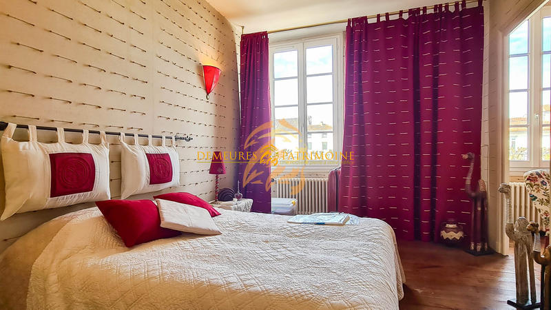 Maison - 217 m² - 11 pièces