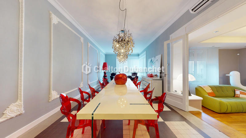 Maison - 220 m² - 8 pièces