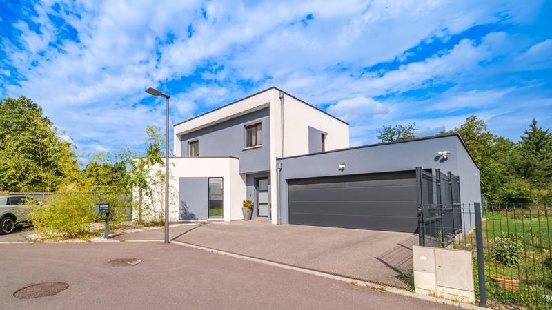 Maison contemporaine - 137 m² - 6 pièces