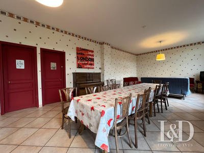 Maison - 235 m² - 8 pièces