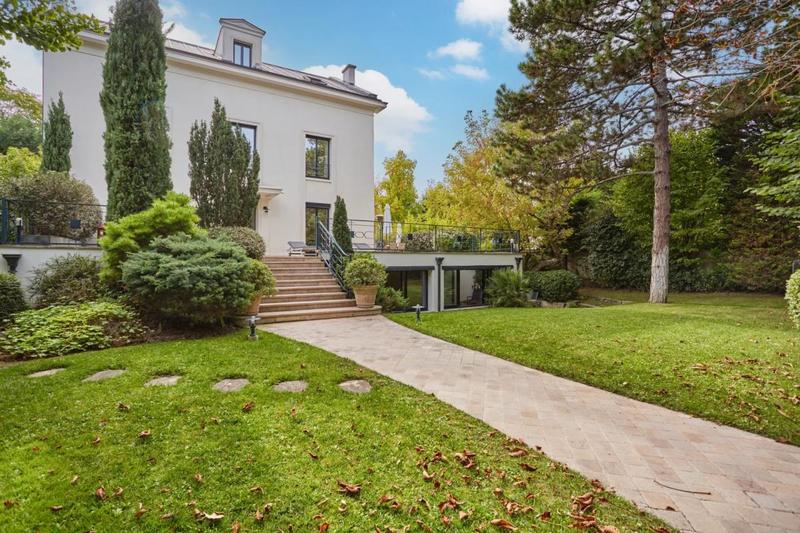 Maison - 400 m² - 10 pièces