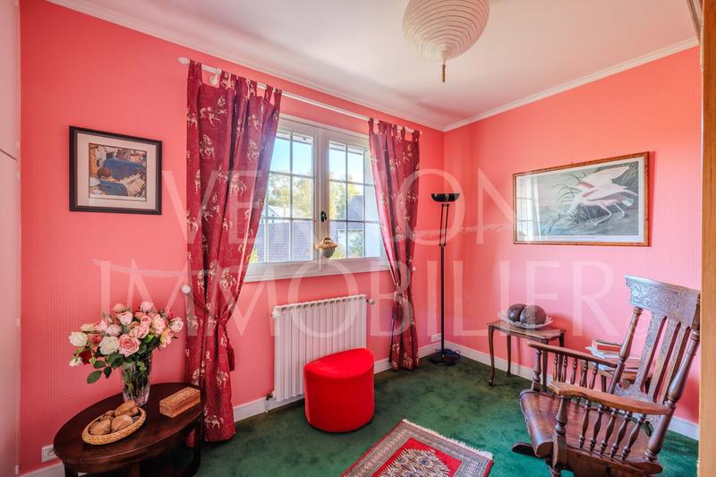 Maison traditionnelle - 270 m² - 8 pièces