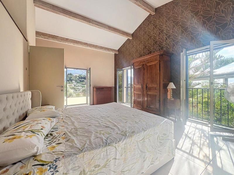 Maison - 253 m² - 5 pièces