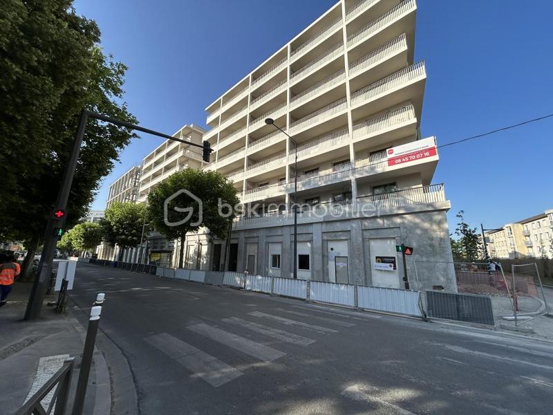 Local commercial - 94 m² - 1 pièce