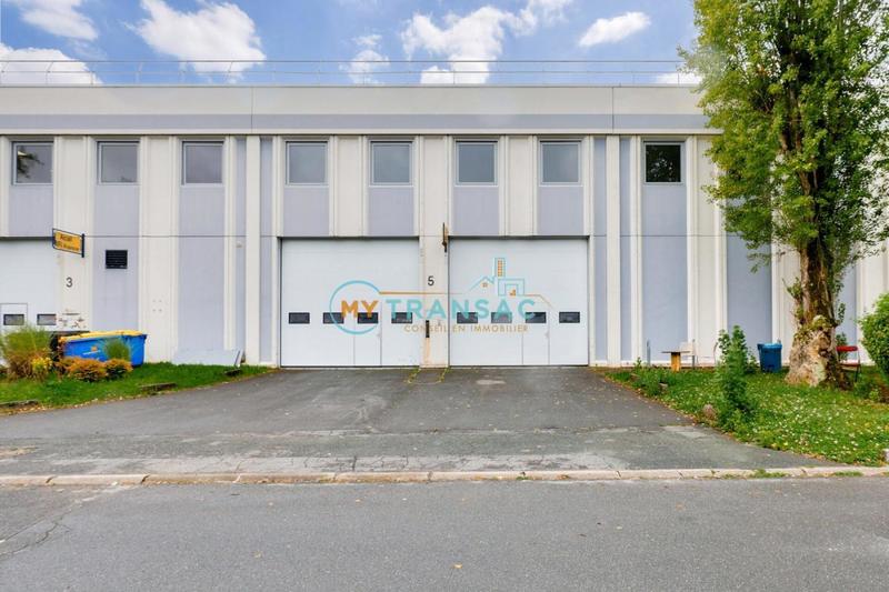 Local d'activité / Entrepôt - 1 077 m²