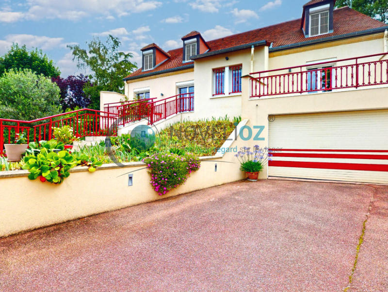 Maison - 291 m² - 9 pièces