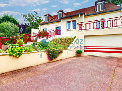 Maison - 291 m² - 9 pièces