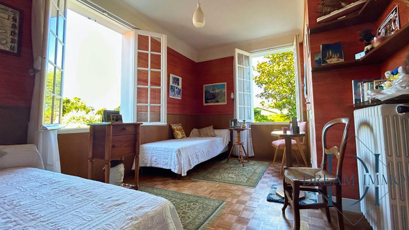 Maison traditionnelle - 212 m² - 6 pièces