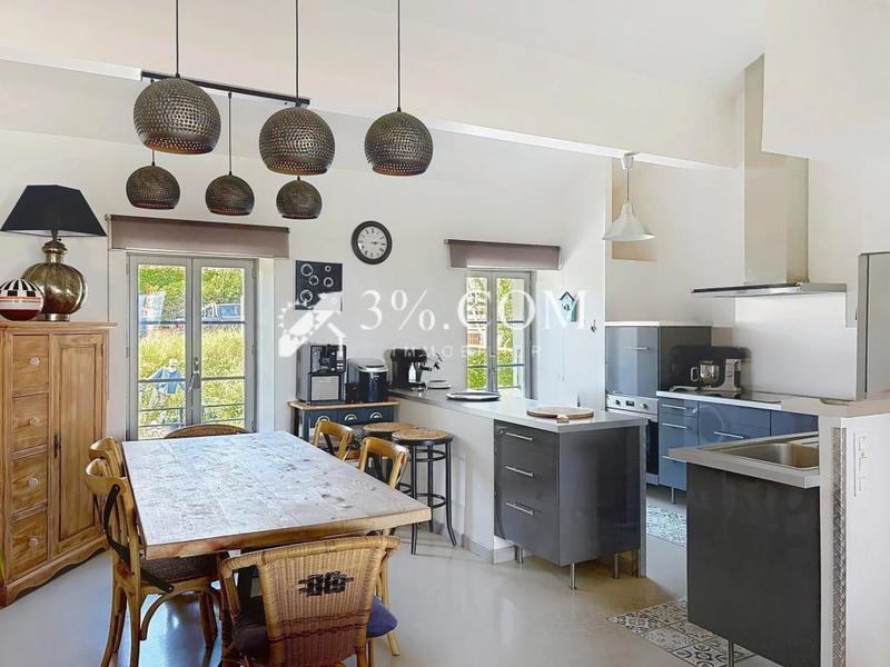 Maison - 185 m² - 9 pièces