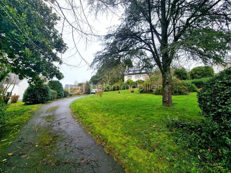 Maison - 270 m² - 9 pièces