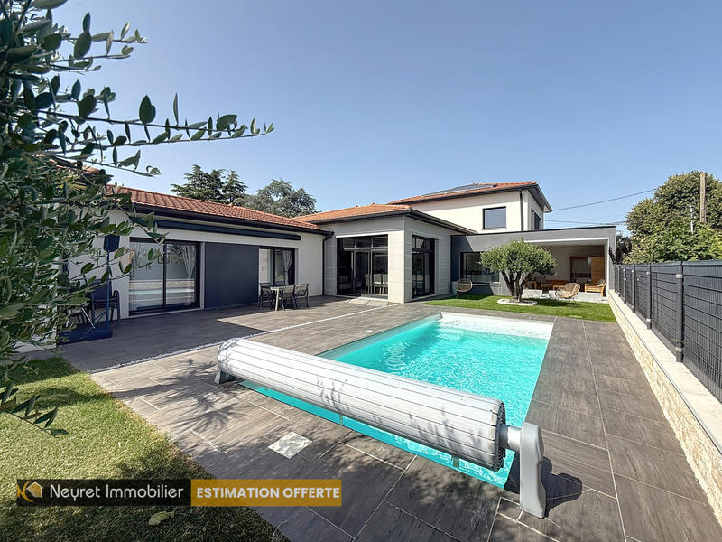 Villa - 226 m² - 8 pièces