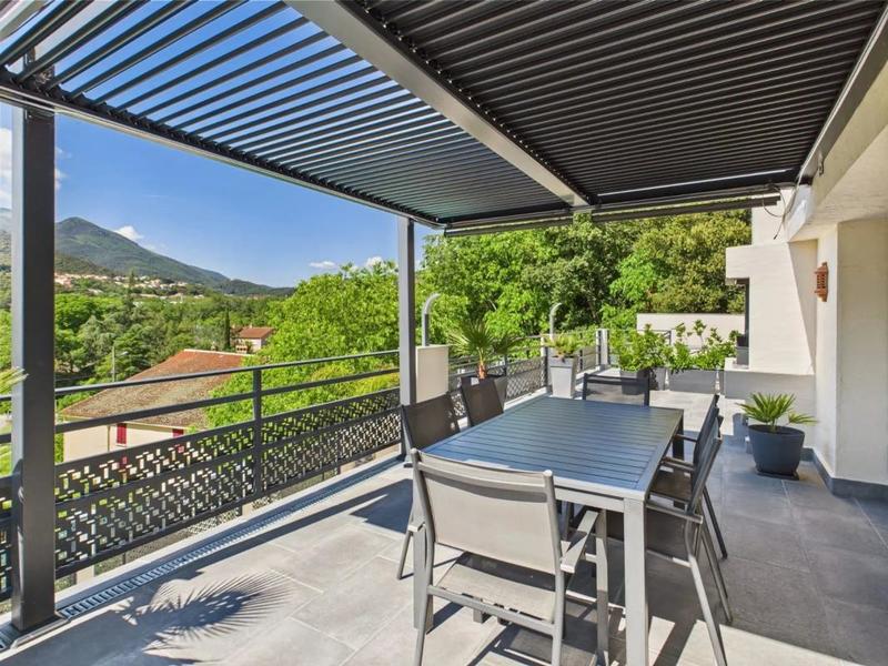 Propriété - 288 m² - 12 pièces