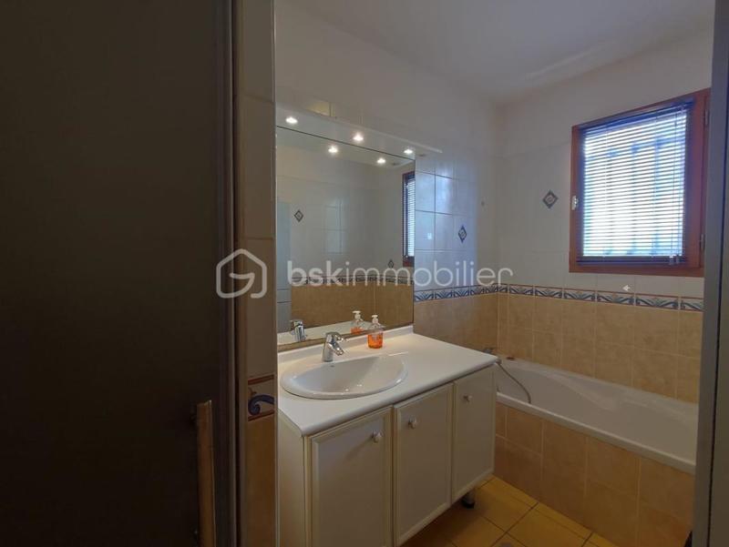 Maison traditionnelle - 90 m² - 4 pièces