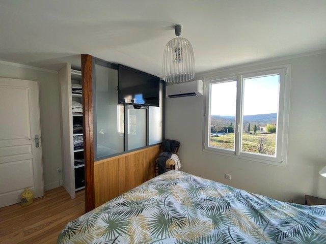 Maison en pierre - 211 m² - 4 pièces