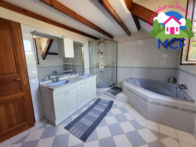 Maison - 288 m² - 10 pièces