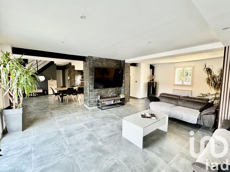 Maison - 210 m² - 7 pièces