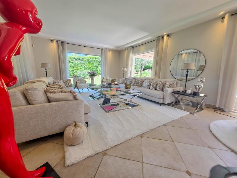 Villa - 329 m² - 6 pièces