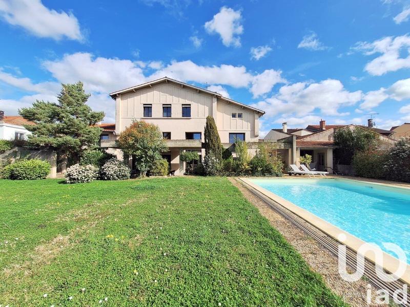 Maison - 368 m² - 10 pièces