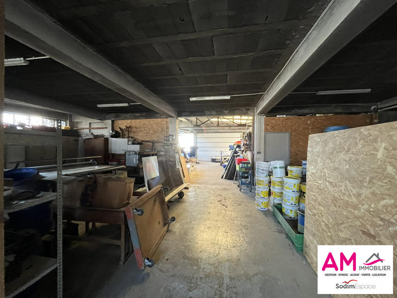 Entrepôt - 301 m²