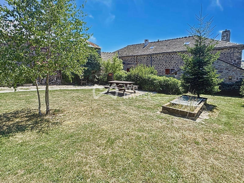 Maison - 323 m² - 13 pièces