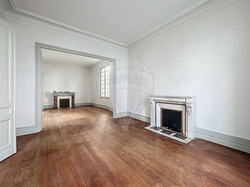 Maison - 219 m² - 8 pièces