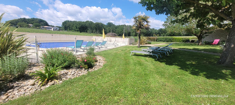 Propriété - 286 m² - 15 pièces